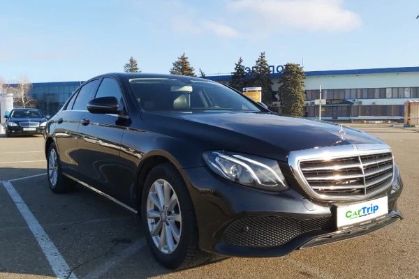 Прокат авто mercedes-benz e-klass бизнес класса 2017 года в городе Анапа от 8800 руб./сутки, задний привод, двигатель: бензин, объем 2 литра, ОСАГО (Мультидрайв), без водителя, недорого - RentRide