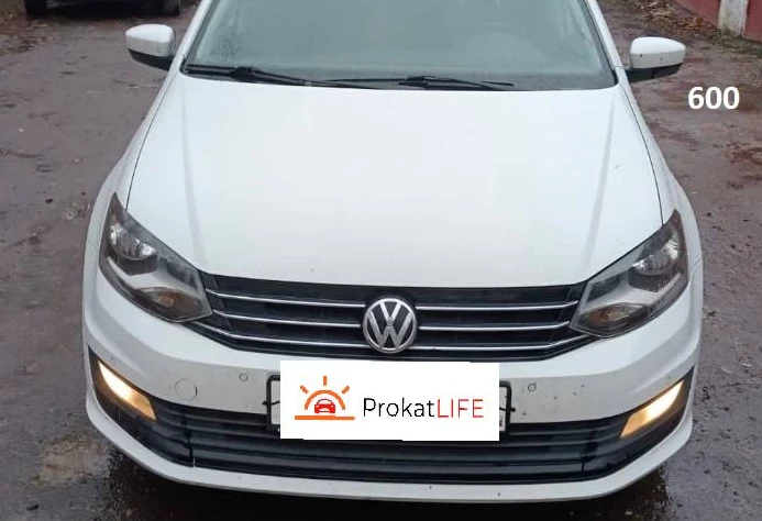 Аренда volkswagen polo эконом класса 2016 года в городе Москва Коптево от 2200 руб./сутки, передний привод, двигатель: бензин, объем 1.6 литров, ОСАГО (Мультидрайв), без водителя, недорого - RentRide