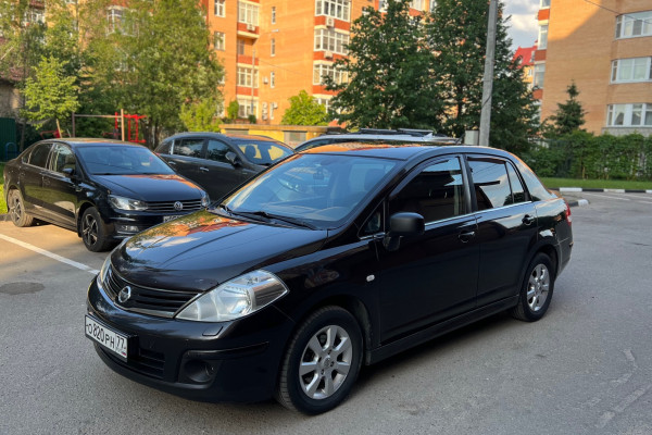 Прокат авто nissan tiida эконом класса 2011 года в городе Москва Митино от 1680 руб./сутки, передний привод, двигатель: бензин, объем 1.6 литров, ОСАГО (Мультидрайв), без водителя, недорого - RentRide