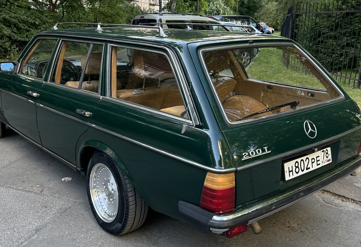 Аренда mercedes-benz w123 бизнес класса 1984 года в городе Москва от 7992 руб./сутки, задний привод, двигатель: бензин, объем 2.3 литра, ОСАГО (Впишу в полис), без водителя, недорого, вид 2 - RentRide