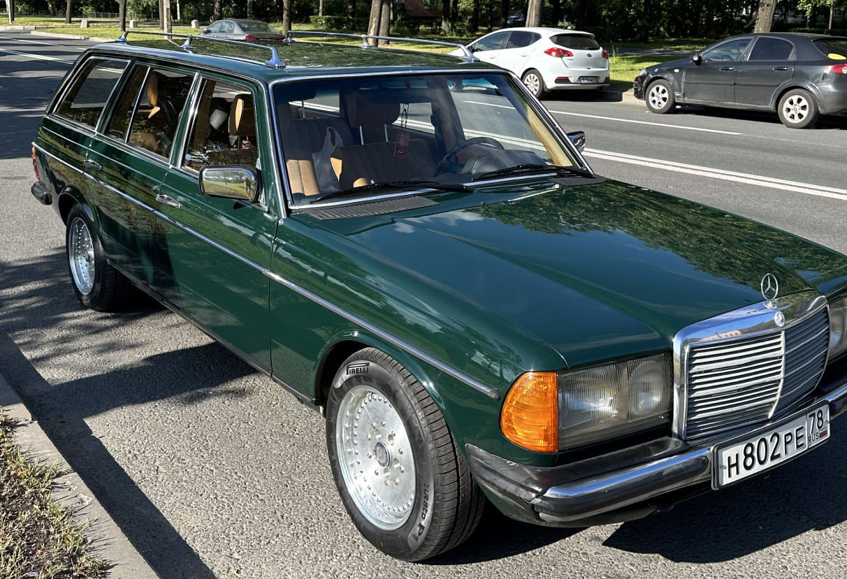 Аренда mercedes-benz w123 бизнес класса 1984 года в городе Москва от 7992 руб./сутки, задний привод, двигатель: бензин, объем 2.3 литра, ОСАГО (Впишу в полис), без водителя, недорого, вид 3 - RentRide