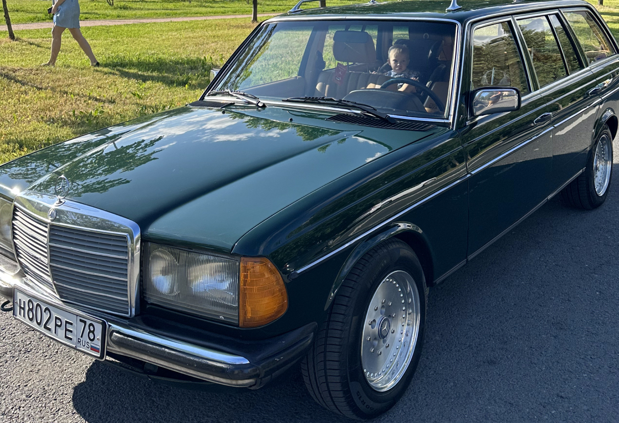 Аренда mercedes-benz w123 бизнес класса 1984 года в городе Москва от 7992 руб./сутки, задний привод, двигатель: бензин, объем 2.3 литра, ОСАГО (Впишу в полис), без водителя, недорого, вид 5 - RentRide