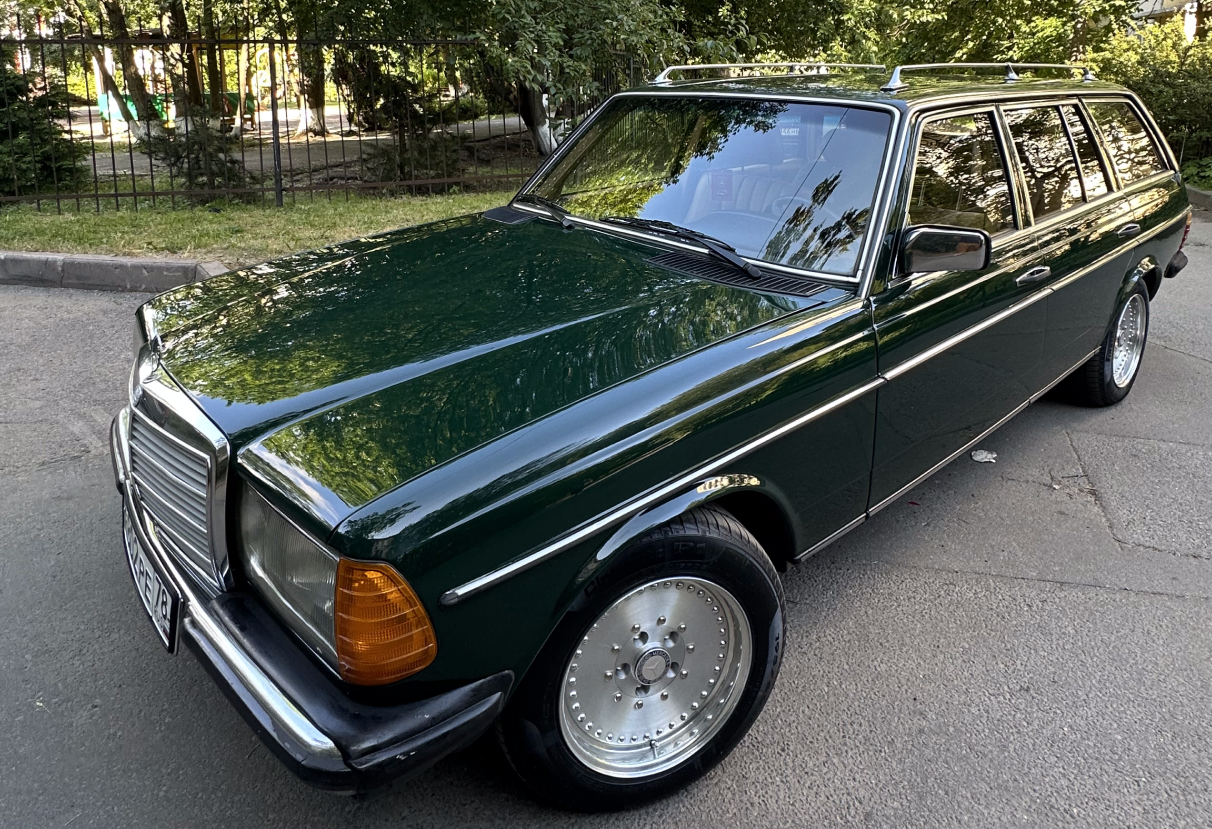 Аренда mercedes-benz w123 бизнес класса 1984 года в городе Москва от 7992 руб./сутки, задний привод, двигатель: бензин, объем 2.3 литра, ОСАГО (Впишу в полис), без водителя, недорого, вид 12 - RentRide