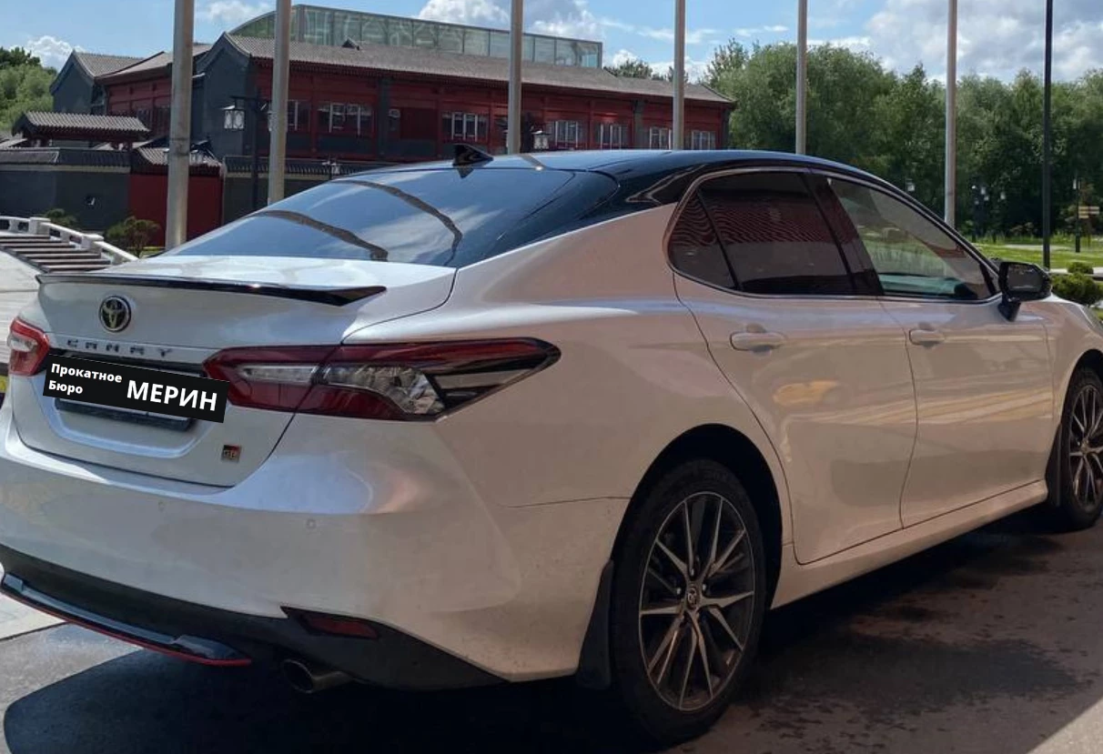 Аренда toyota camry бизнес класса 2021 года в городе Москва Владыкино от 5840 руб./сутки, передний привод, двигатель: бензин, объем 2.5 литров, каско (Впишу в полис), ОСАГО (Мультидрайв), без водителя, недорого, вид 2 - RentRide