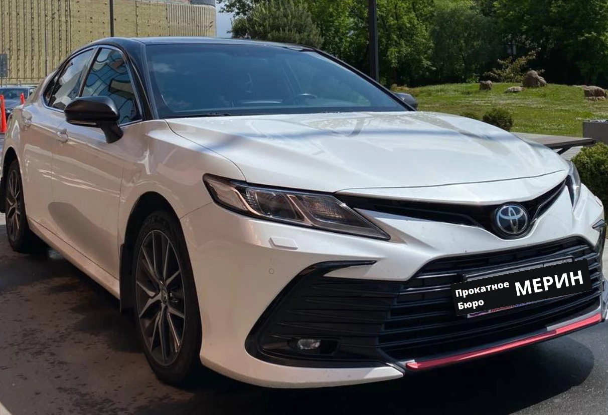 Аренда toyota camry бизнес класса 2021 года в городе Москва Владыкино от 5840 руб./сутки, передний привод, двигатель: бензин, объем 2.5 литров, каско (Впишу в полис), ОСАГО (Мультидрайв), без водителя, недорого, вид 3 - RentRide