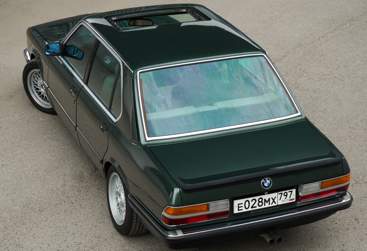 Аренда bmw 5-serii премиум класса 1985 года в городе Москва от 10392 руб./сутки, задний привод, двигатель: бензин, объем 3.5 литров, ОСАГО (Впишу в полис), без водителя, недорого, вид 12 - RentRide