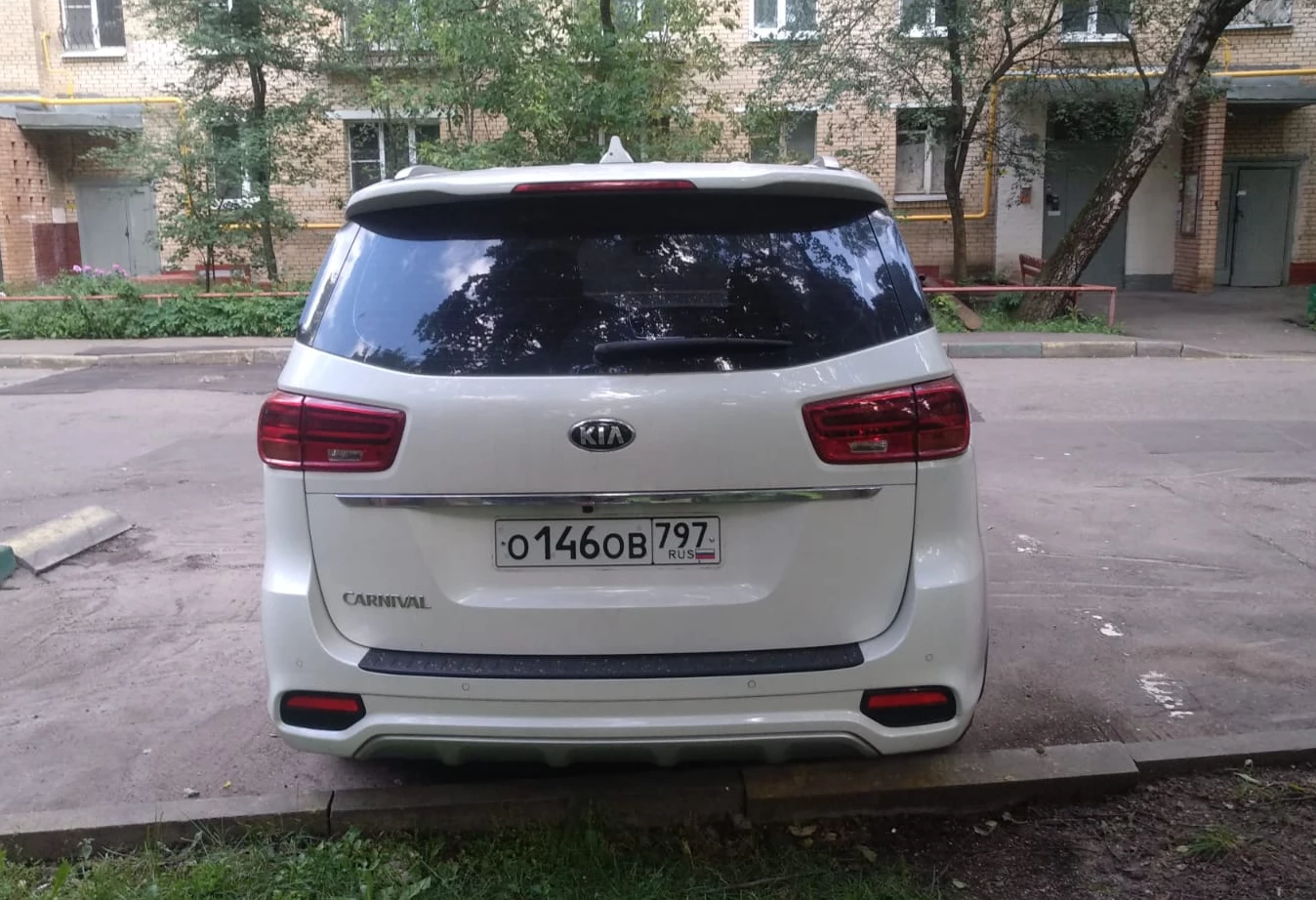 Аренда kia carnival 2019 года в городе Москва Аннино от 7000 руб./сутки, передний привод, двигатель: дизель, объем 2.2 литра, ОСАГО (Впишу в полис), без водителя, недорого, вид 4 - RentRide