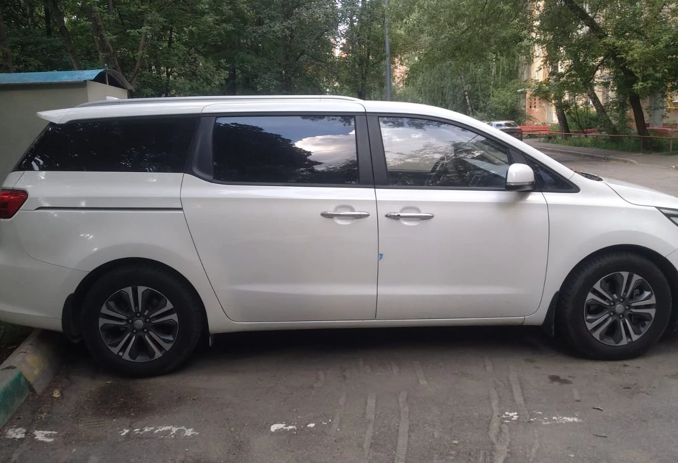 Аренда kia carnival 2019 года в городе Москва Аннино от 7000 руб./сутки, передний привод, двигатель: дизель, объем 2.2 литра, ОСАГО (Впишу в полис), без водителя, недорого, вид 2 - RentRide