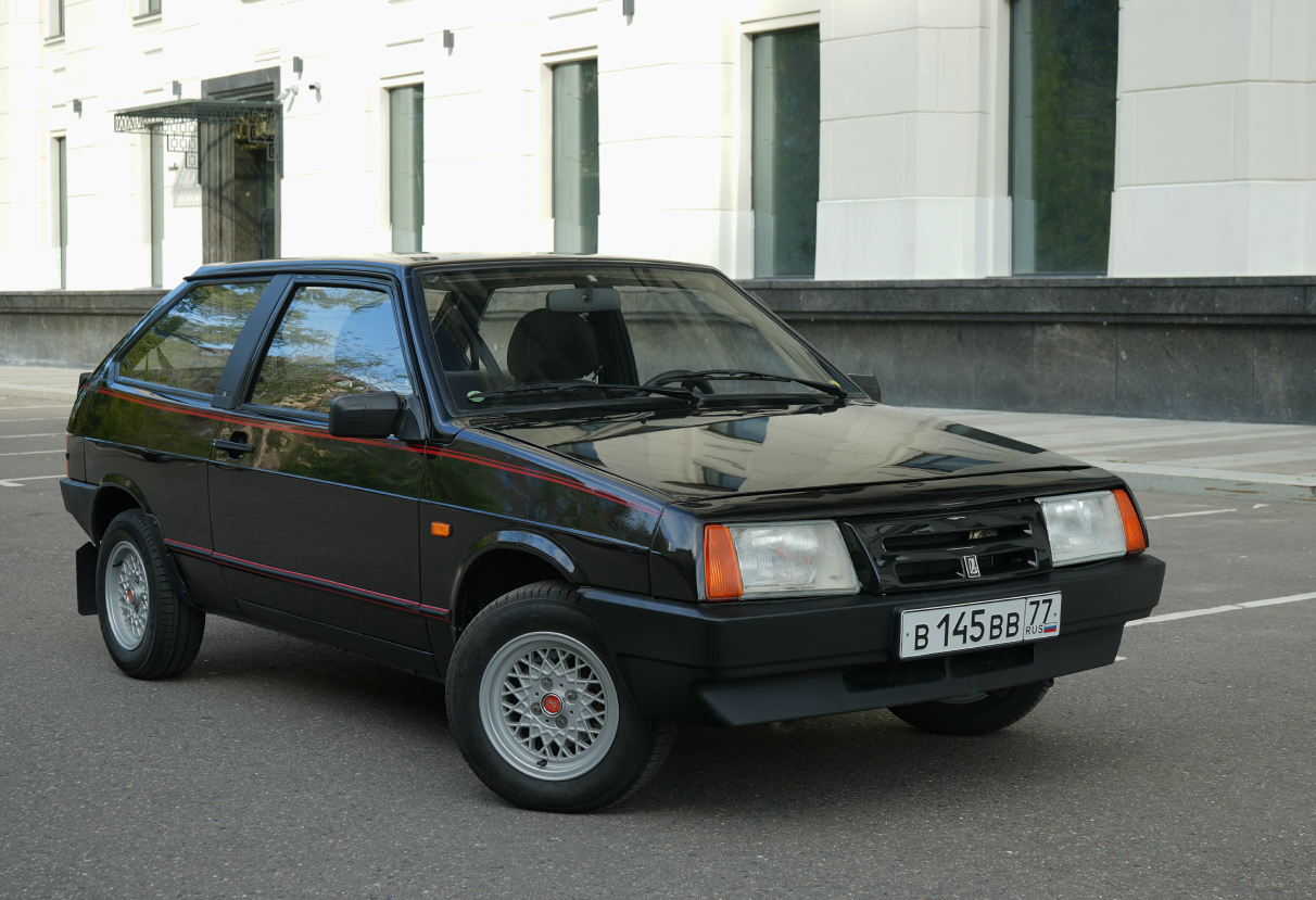 Аренда lada 2108 бизнес класса 1991 года в городе Москва от 5192 руб./сутки, передний привод, двигатель: бензин, объем 1.3 литра, ОСАГО (Впишу в полис), без водителя, недорого - RentRide
