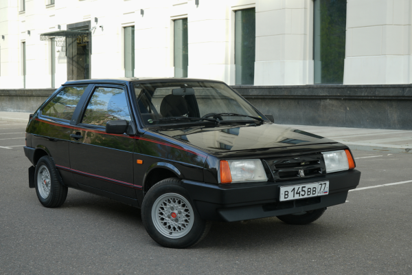 Прокат авто lada 2108 стандарт класса 1991 года в городе Москва от 3992 руб./сутки, передний привод, двигатель: бензин, объем 1.3 литра, ОСАГО (Впишу в полис), без водителя, недорого - RentRide
