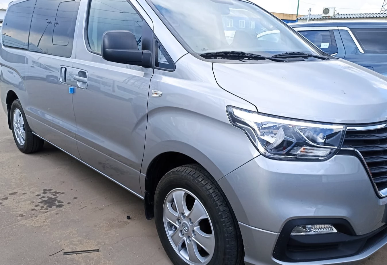 Аренда hyundai grand-starex 2020 года в городе Москва Румянцево от 6400 руб./сутки, полный привод, двигатель: дизель, объем 2.5 литров, ОСАГО (Мультидрайв), без водителя, недорого, вид 2 - RentRide