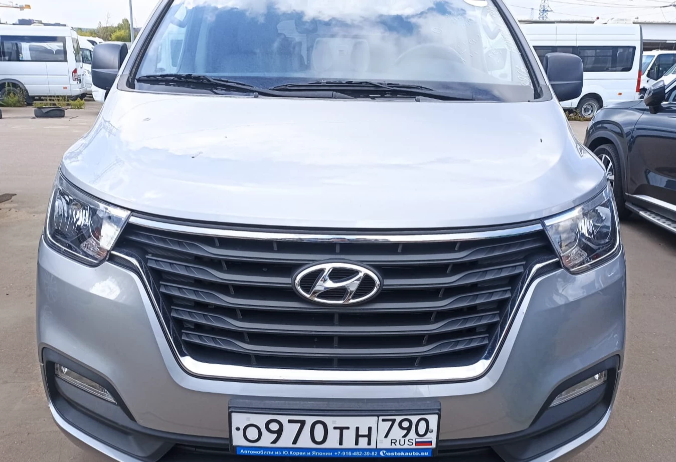 Аренда hyundai grand-starex 2020 года в городе Москва Румянцево от 6400 руб./сутки, полный привод, двигатель: дизель, объем 2.5 литров, ОСАГО (Мультидрайв), без водителя, недорого - RentRide