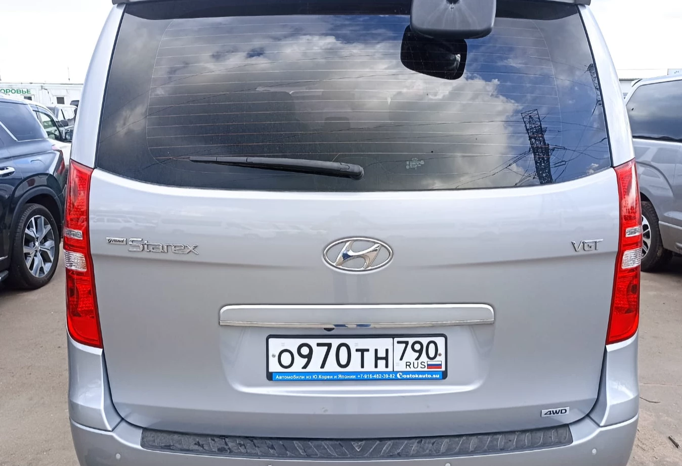 Аренда hyundai grand-starex 2020 года в городе Москва Румянцево от 6400 руб./сутки, полный привод, двигатель: дизель, объем 2.5 литров, ОСАГО (Мультидрайв), без водителя, недорого, вид 6 - RentRide