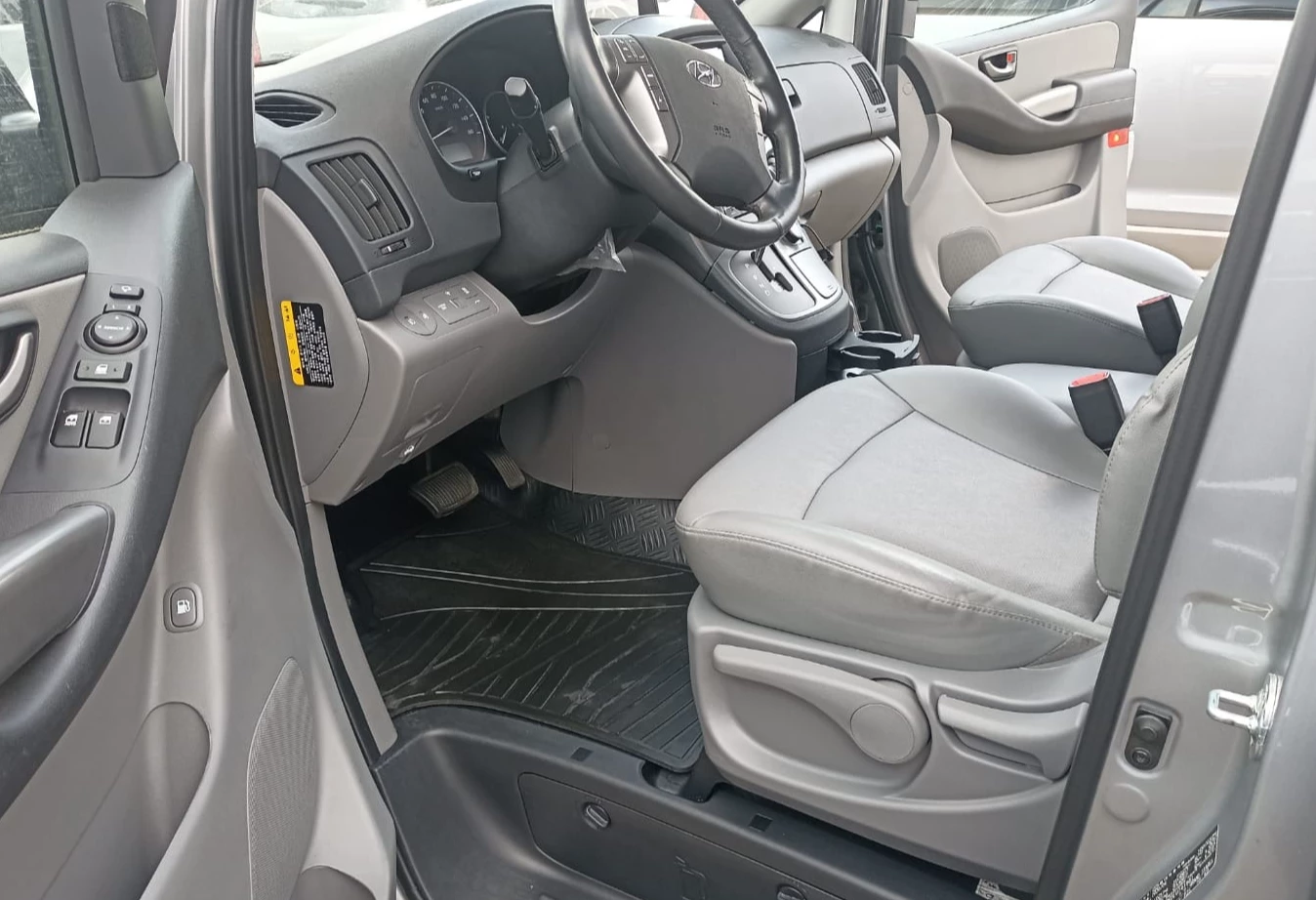 Аренда hyundai grand-starex 2020 года в городе Москва Румянцево от 6400 руб./сутки, полный привод, двигатель: дизель, объем 2.5 литров, ОСАГО (Мультидрайв), без водителя, недорого, вид 10 - RentRide