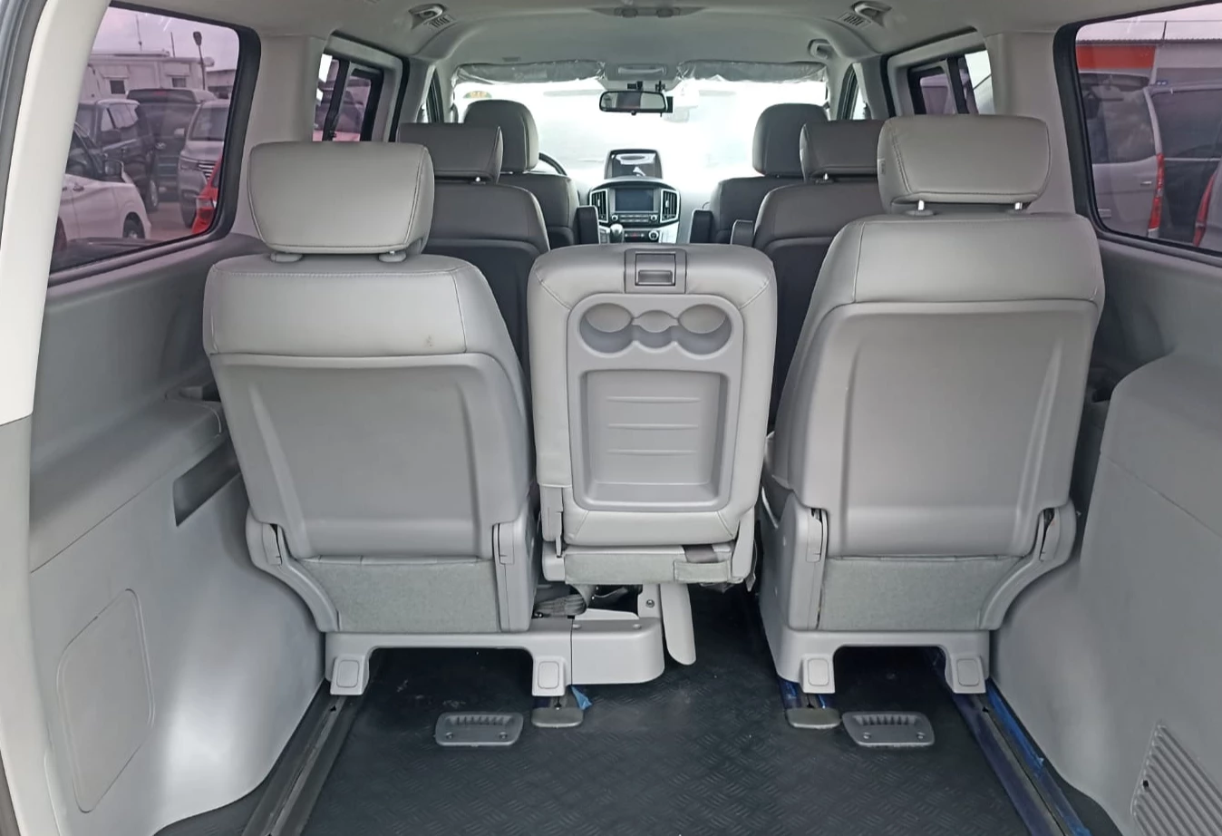 Аренда hyundai grand-starex 2020 года в городе Москва Румянцево от 6400 руб./сутки, полный привод, двигатель: дизель, объем 2.5 литров, ОСАГО (Мультидрайв), без водителя, недорого, вид 8 - RentRide