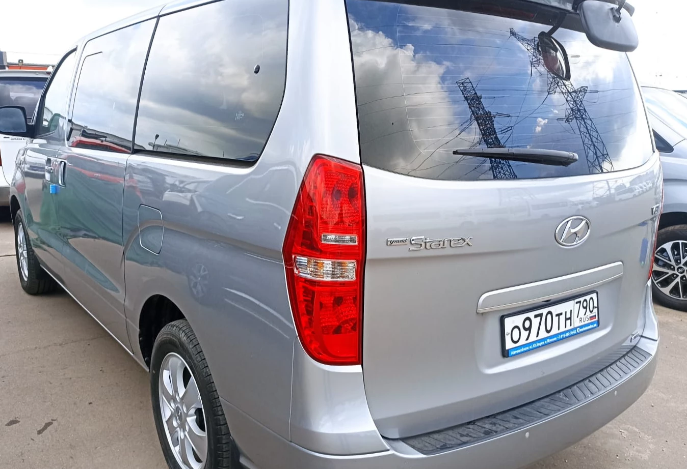Аренда hyundai grand-starex 2020 года в городе Москва Румянцево от 6400 руб./сутки, полный привод, двигатель: дизель, объем 2.5 литров, ОСАГО (Мультидрайв), без водителя, недорого, вид 4 - RentRide