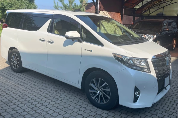 Прокат авто toyota alphard 2015 года в городе Санкт-Петербург от 9600 руб./сутки, полный привод, двигатель: гибрид, объем 3.5 литров, ОСАГО (Впишу в полис), без водителя, недорого - RentRide