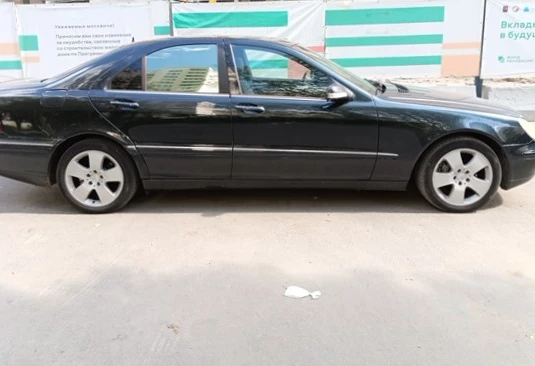 Аренда mercedes-benz s-klass премиум класса 2002 года в городе Москва Люблино от 12000 руб./сутки, задний привод, двигатель: бензин, объем 3.2 литра, ОСАГО (Мультидрайв), без водителя, недорого, вид 4 - RentRide