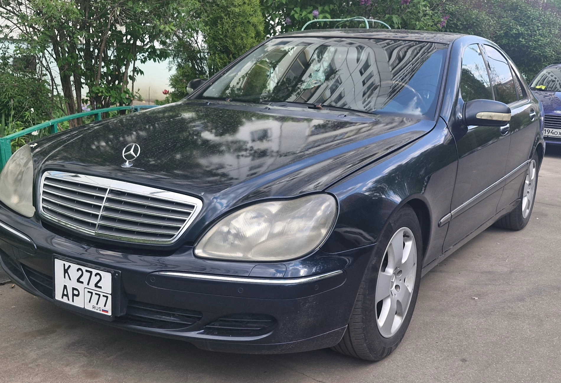 Аренда mercedes-benz s-klass премиум класса 2002 года в городе Москва Люблино от 12000 руб./сутки, задний привод, двигатель: бензин, объем 3.2 литра, ОСАГО (Мультидрайв), без водителя, недорого - RentRide