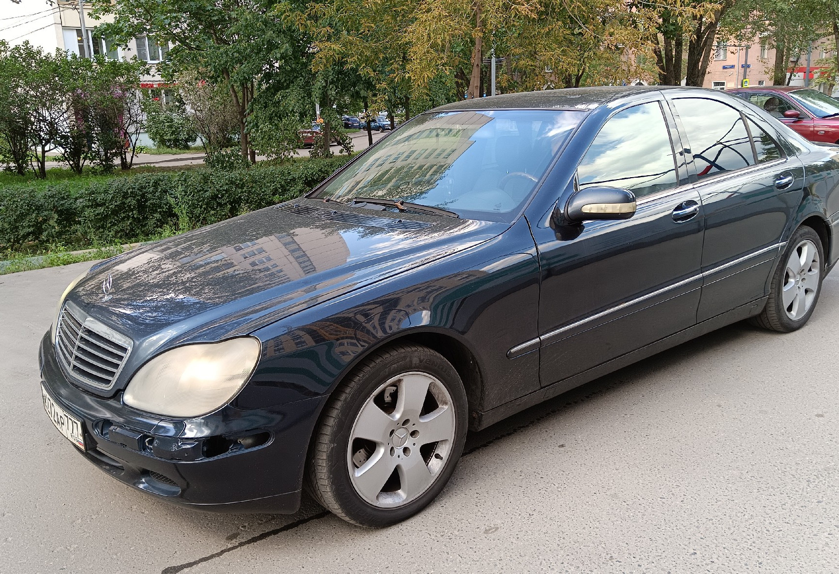Аренда mercedes-benz s-klass стандарт класса 2002 года в городе Москва Люблино от 3300 руб./сутки, задний привод, двигатель: бензин, объем 3.2 литра, ОСАГО (Мультидрайв), без водителя, недорого - RentRide