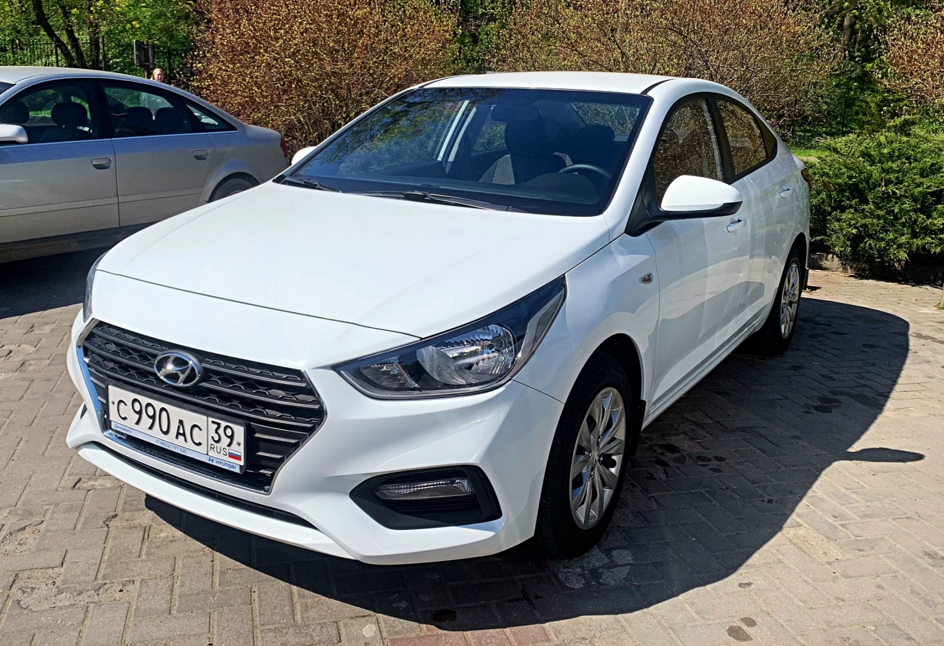 Аренда hyundai solaris стандарт класса 2018 года в городе Москва от 4500 руб./сутки, передний привод, двигатель: бензин, объем 1.6 литров, ОСАГО (Мультидрайв), без водителя, недорого - RentRide