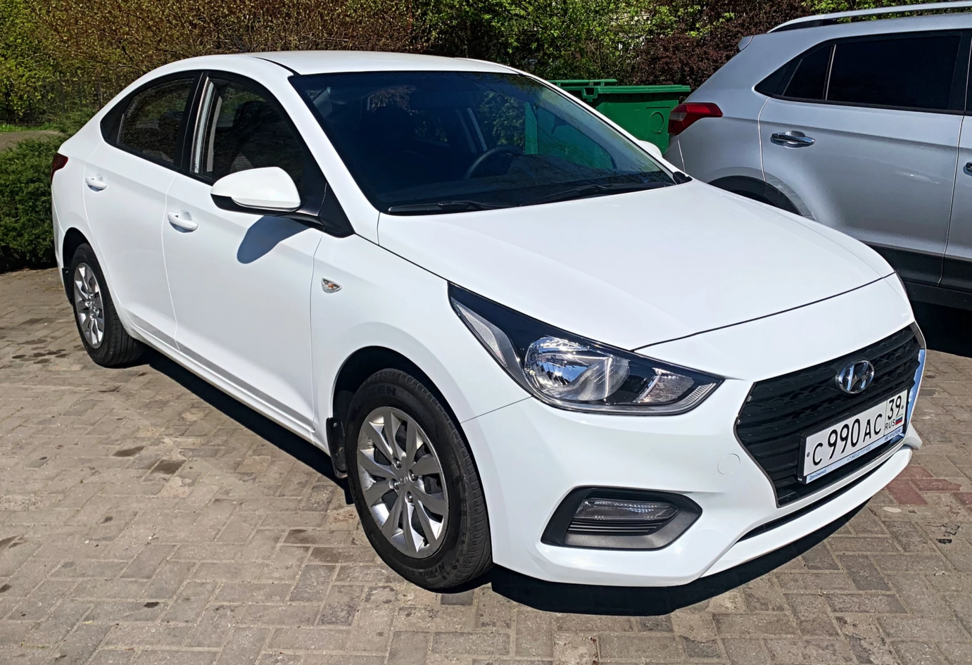 Аренда hyundai solaris стандарт класса 2018 года в городе Москва от 4500 руб./сутки, передний привод, двигатель: бензин, объем 1.6 литров, ОСАГО (Мультидрайв), без водителя, недорого, вид 4 - RentRide