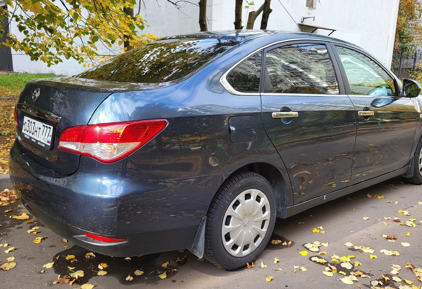 Аренда nissan almera эконом класса 2015 года в городе Москва Каширская от 2300 руб./сутки, задний привод, двигатель: бензин, объем 1.6 литров, ОСАГО (Мультидрайв), без водителя, недорого, вид 5 - RentRide