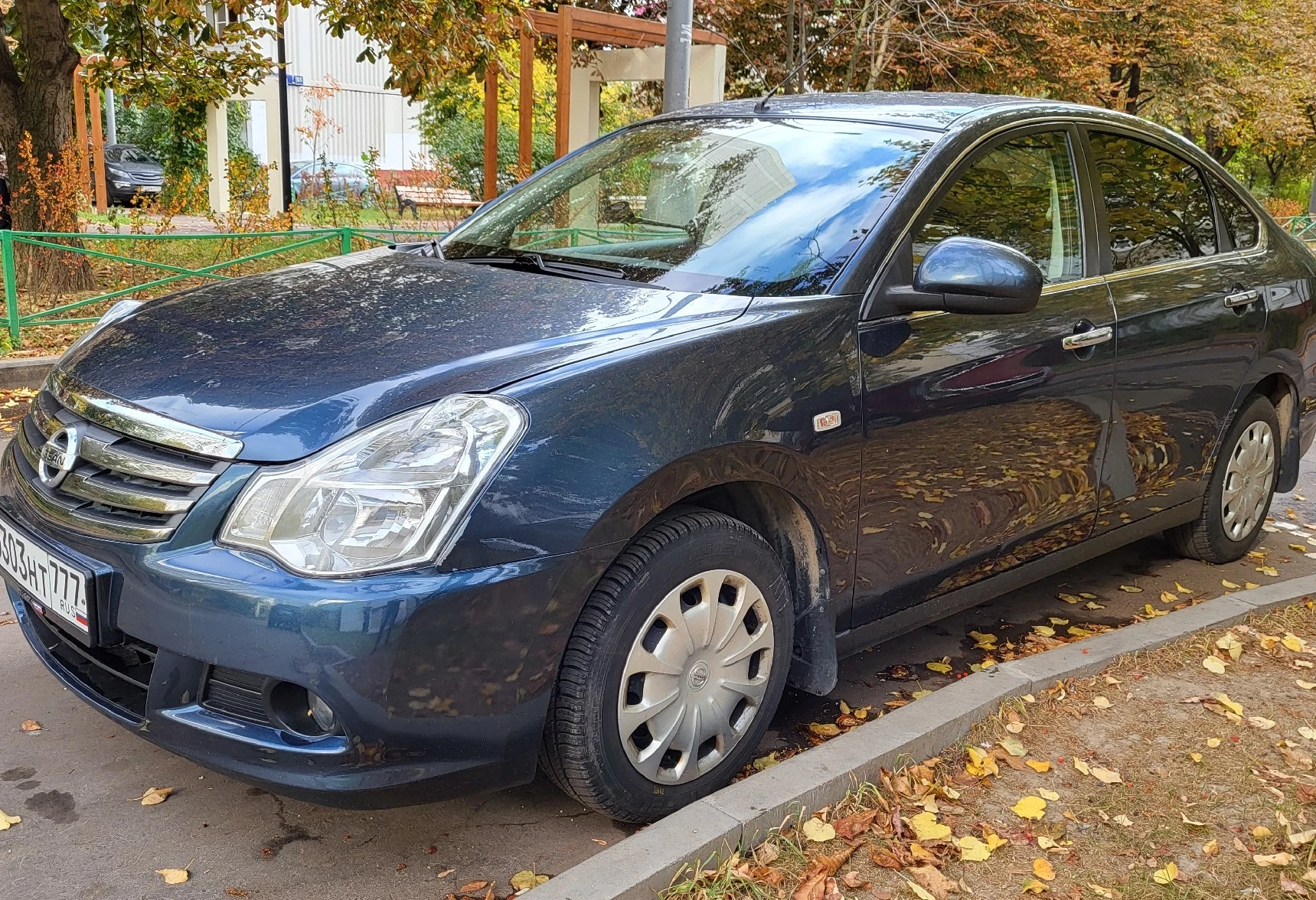 Аренда nissan almera эконом класса 2015 года в городе Москва Каширская от 2300 руб./сутки, задний привод, двигатель: бензин, объем 1.6 литров, ОСАГО (Мультидрайв), без водителя, недорого, вид 2 - RentRide