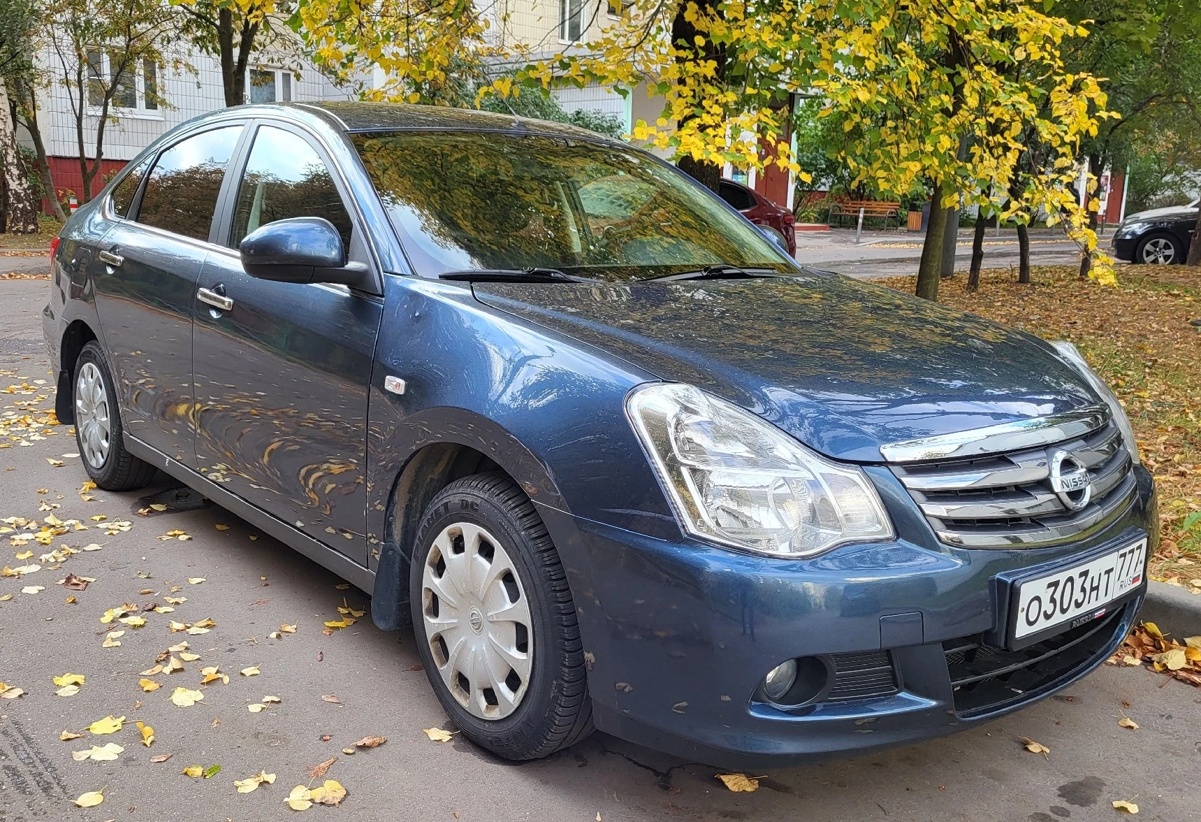 Аренда nissan almera эконом класса 2015 года в городе Москва Каширская от 2300 руб./сутки, задний привод, двигатель: бензин, объем 1.6 литров, ОСАГО (Мультидрайв), без водителя, недорого - RentRide
