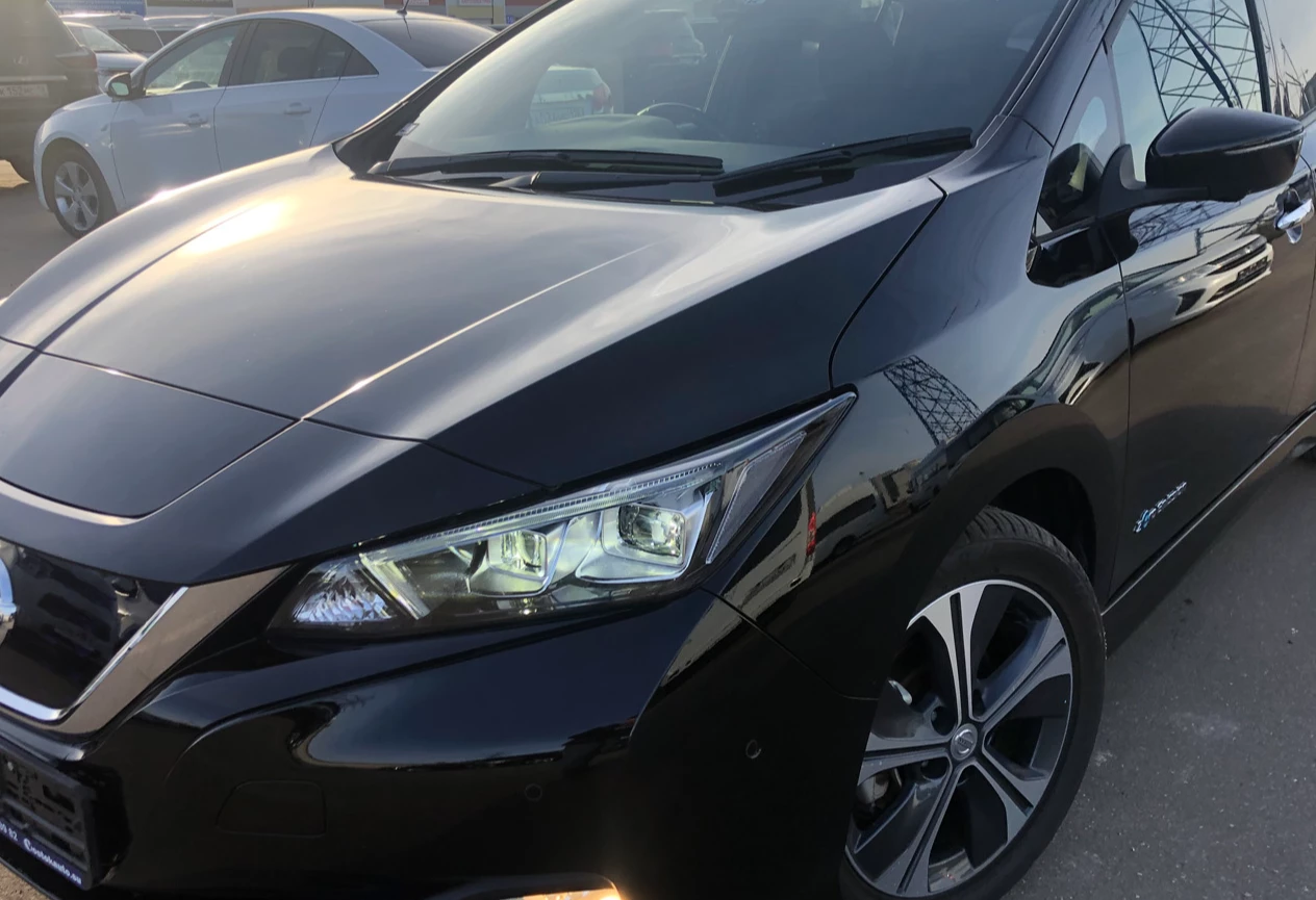 Аренда nissan leaf эконом класса 2017 года в городе Москва Румянцево от 1750 руб./сутки, передний привод, ОСАГО (Мультидрайв), без водителя, недорого - RentRide