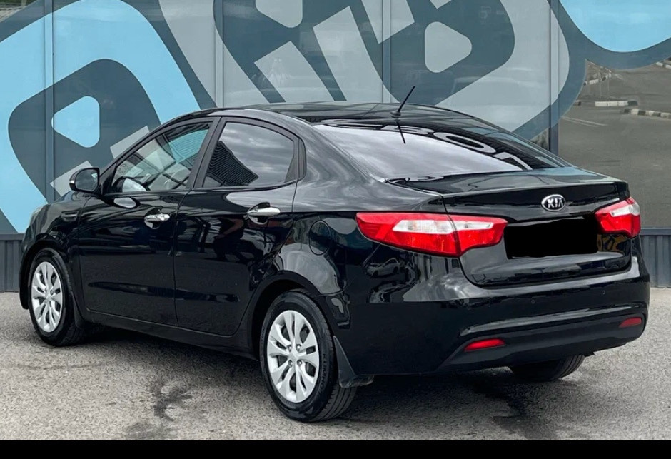 Аренда kia rio эконом класса 2013 года в городе Москва ВДНХ от 1680 руб./сутки, передний привод, двигатель: бензин, объем 1.6 литров, ОСАГО (Мультидрайв), без водителя, недорого, вид 3 - RentRide