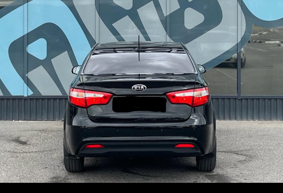 Аренда kia rio эконом класса 2013 года в городе Москва ВДНХ от 1680 руб./сутки, передний привод, двигатель: бензин, объем 1.6 литров, ОСАГО (Мультидрайв), без водителя, недорого, вид 4 - RentRide