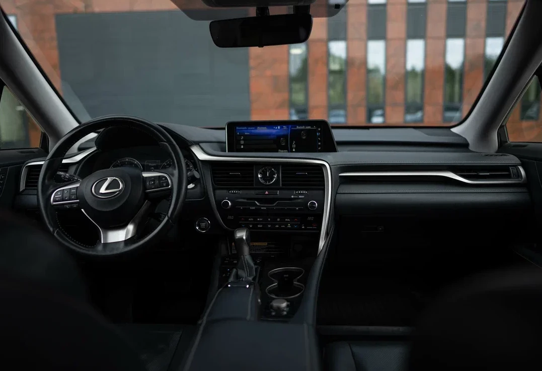 Аренда lexus rx 2018 года в городе Москва Владыкино от 8240 руб./сутки, полный привод, двигатель: бензин, объем 3.5 литров, каско (Впишу в полис), ОСАГО (Мультидрайв), без водителя, недорого, вид 4 - RentRide
