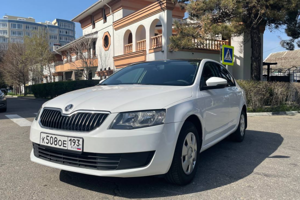 Прокат авто skoda octavia эконом класса 2015 года в городе Краснодар от 2800 руб./сутки, передний привод, двигатель: бензин, объем 1.6 литров, ОСАГО (Мультидрайв), без водителя, недорого - RentRide