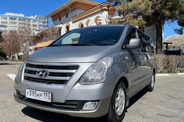Прокат авто hyundai h-1 2013 года в городе Краснодар от 4400 руб./сутки, передний привод, двигатель: бензин, объем 2.4 литра, ОСАГО (Мультидрайв), без водителя, недорого - RentRide