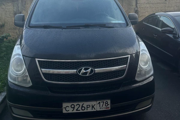 Прокат авто hyundai h-1 бизнес класса 2010 года в городе Санкт-Петербург Площадь Ленина от 6400 руб./сутки, передний привод, двигатель: дизель, объем 2.5 литров, ОСАГО (Мультидрайв), без водителя, недорого - RentRide