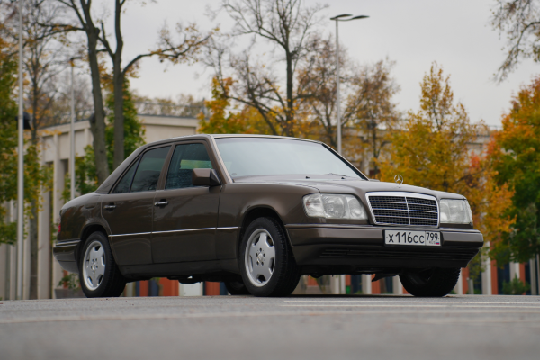 Прокат авто mercedes-benz w124 премиум класса 1995 года в городе Москва от 10392 руб./сутки, задний привод, двигатель: бензин, объем 2.2 литра, ОСАГО (Впишу в полис), без водителя, недорого - RentRide