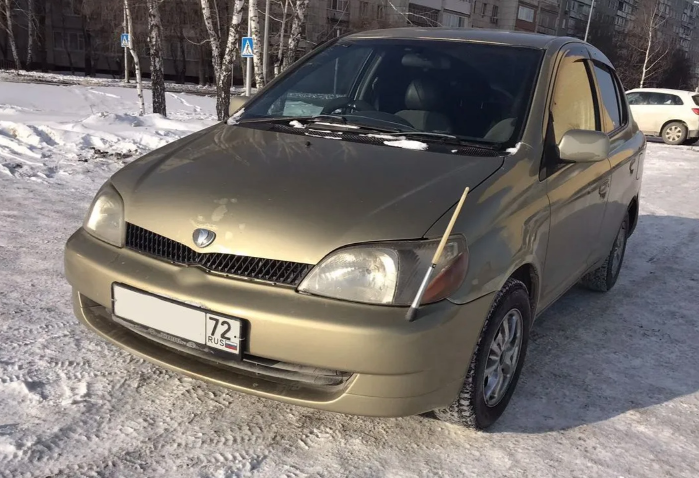 Аренда toyota platz эконом класса 2003 года в городе Москва от 100 руб./сутки, передний привод, двигатель: бензин, объем 1.1 литр, ОСАГО (Мультидрайв), без водителя, недорого - RentRide