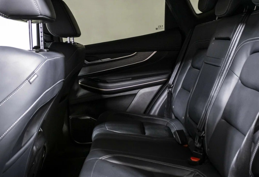 Аренда exeed lx стандарт класса 2023 года в городе Москва Щукинская от 4080 руб./сутки, передний привод, двигатель: бензин, объем 1.6 литров, каско (Мультидрайв), ОСАГО (Мультидрайв), без водителя, недорого, вид 12 - RentRide