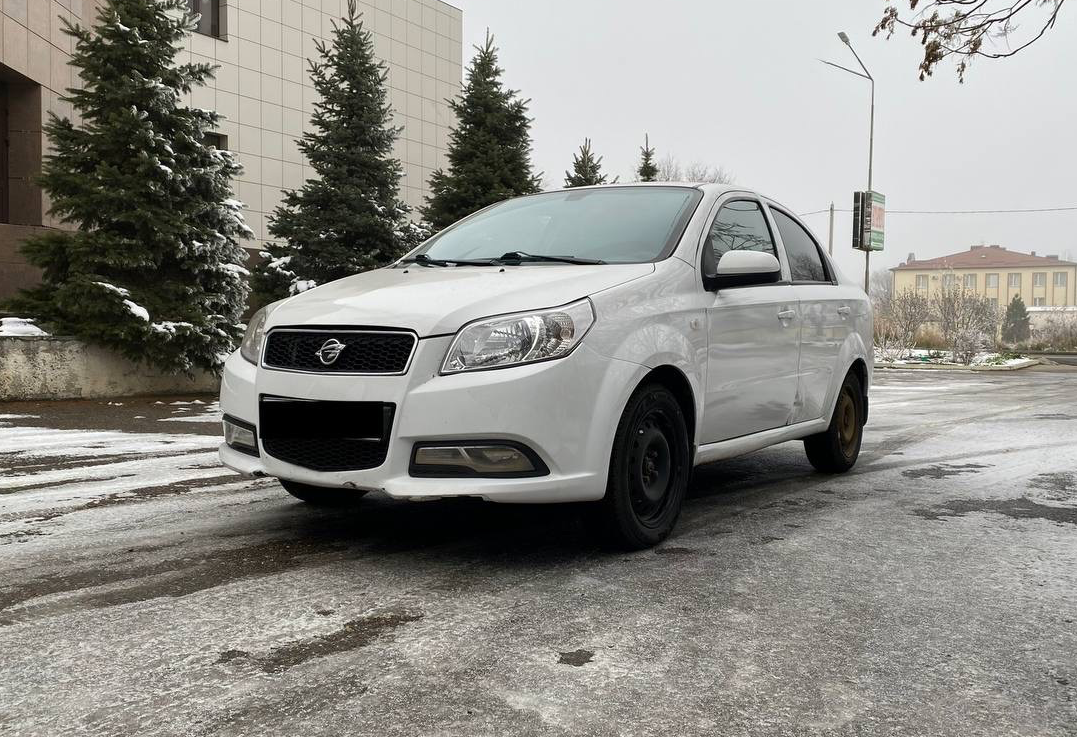 Аренда ravon nexia-r3 эконом класса 2017 года в городе Москва от 2000 руб./сутки, передний привод, двигатель: бензин, объем 1.5 литров, ОСАГО (Мультидрайв), без водителя, недорого - RentRide