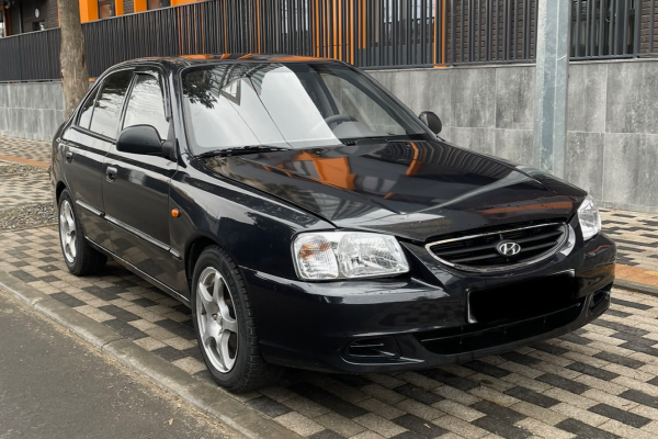 Прокат авто hyundai accent эконом класса 2004 года в городе Минеральные Воды от 1760 руб./сутки, передний привод, двигатель: бензин, объем 1.5 литров, ОСАГО (Мультидрайв), без водителя, недорого - RentRide