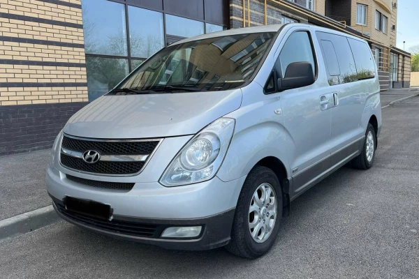 Прокат авто hyundai grand-starex 2008 года в городе Минеральные Воды от 5900 руб./сутки, задний привод, двигатель: дизель, объем 2.5 литров, ОСАГО (Мультидрайв), без водителя, недорого - RentRide