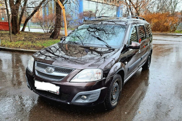 Прокат авто lada largus 2014 года в городе Москва ВДНХ от 2000 руб./сутки, передний привод, двигатель: бензин, объем 1.6 литров, ОСАГО (Мультидрайв), без водителя, недорого - RentRide