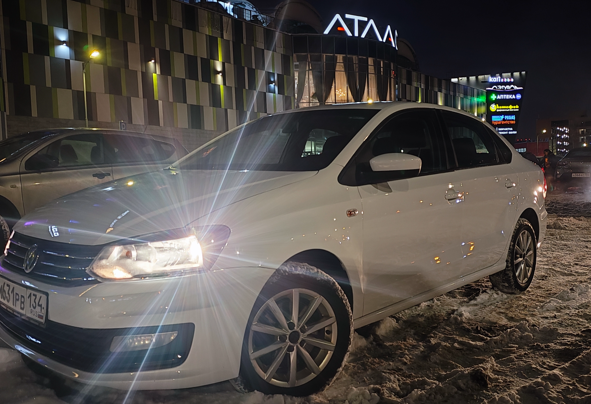 Аренда volkswagen polo эконом класса 2019 года в городе Москва от 2240 руб./сутки, передний привод, двигатель: бензин, объем 1.6 литров, ОСАГО (Мультидрайв), без водителя, недорого - RentRide