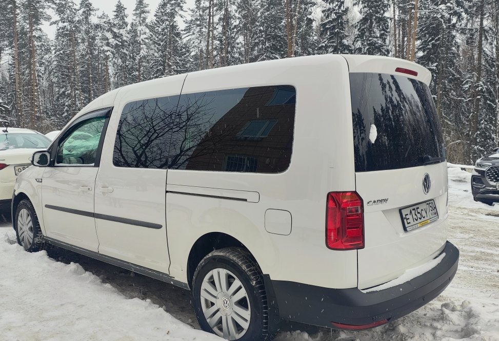 Аренда volkswagen caddy стандарт класса 2018 года в городе Москва от 3600 руб./сутки, передний привод, двигатель: бензин, объем 1.6 литров, ОСАГО (Мультидрайв), без водителя, недорого, вид 4 - RentRide