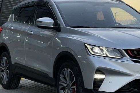 Прокат авто geely coolray стандарт класса 2021 года в городе Балашиха от 4400 руб./сутки, передний привод, двигатель: бензин, объем 1.5 литров, без водителя, недорого - RentRide
