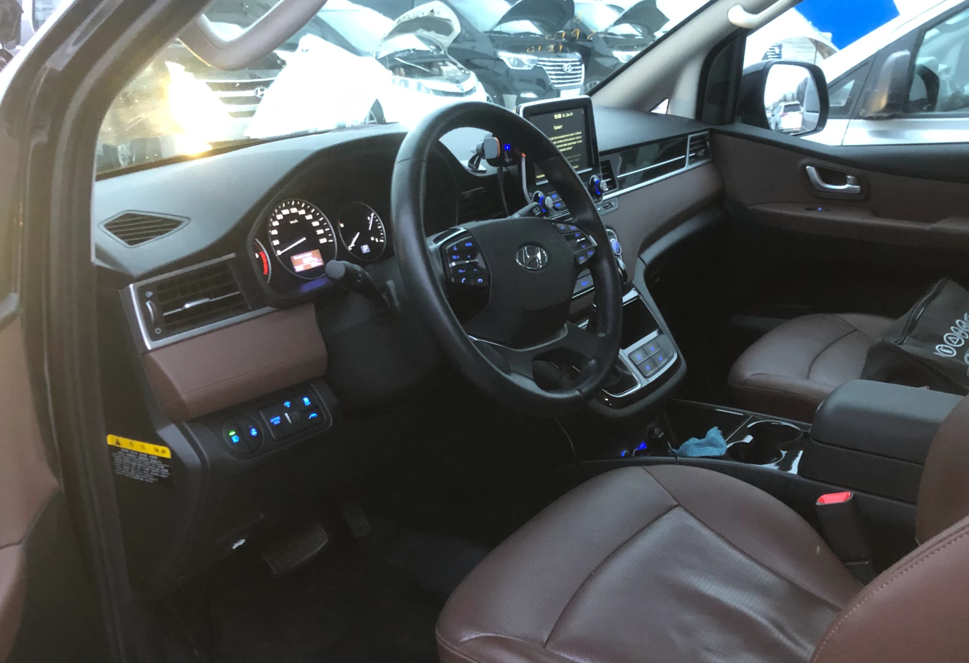 Аренда hyundai grand starex 2020 года в городе Москва Румянцево от 7200 руб./сутки, задний привод, двигатель: дизель, объем 2.5 литров, ОСАГО (Мультидрайв), без водителя, недорого, вид 4 - RentRide