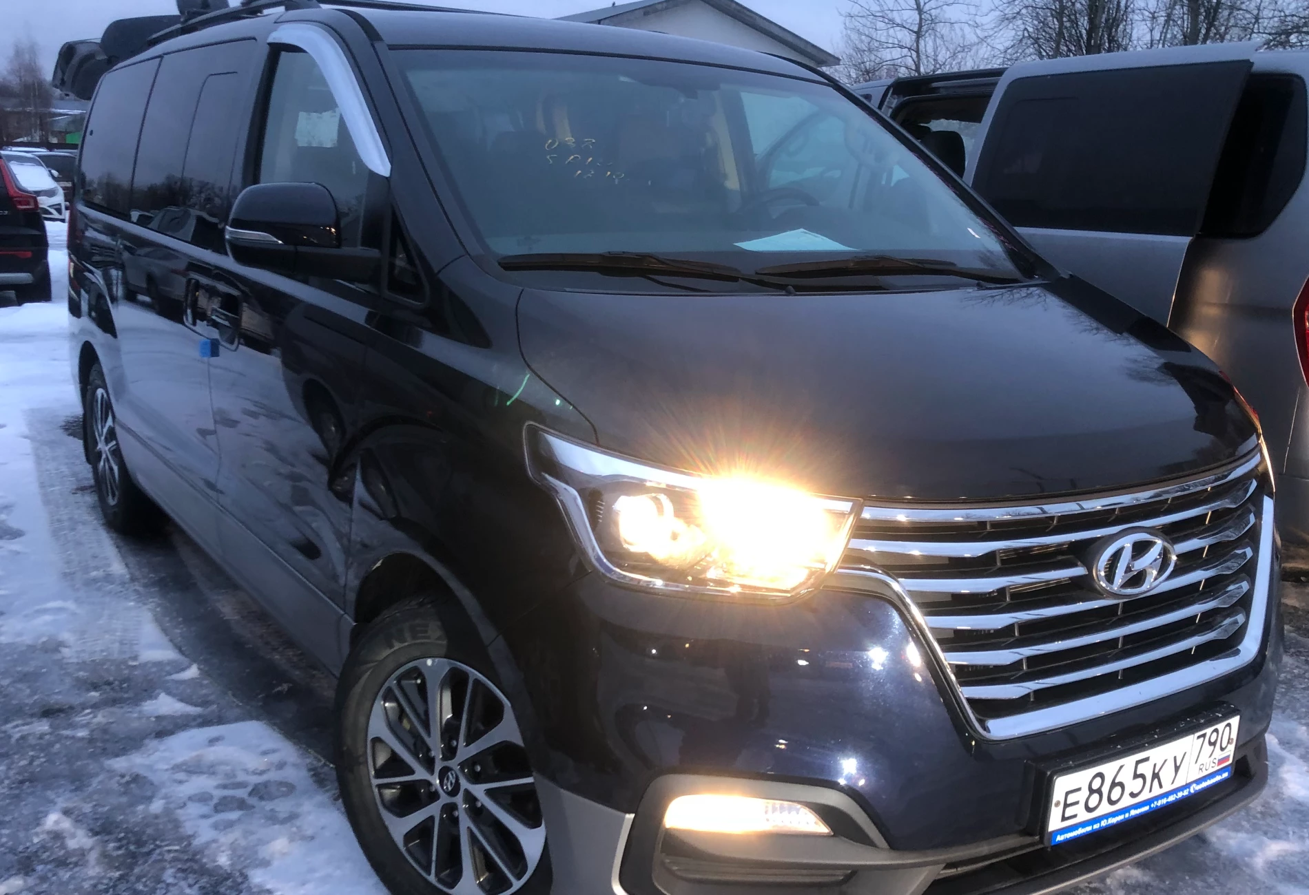 Аренда hyundai grand starex 2020 года в городе Москва Румянцево от 7200 руб./сутки, задний привод, двигатель: дизель, объем 2.5 литров, ОСАГО (Мультидрайв), без водителя, недорого, вид 2 - RentRide