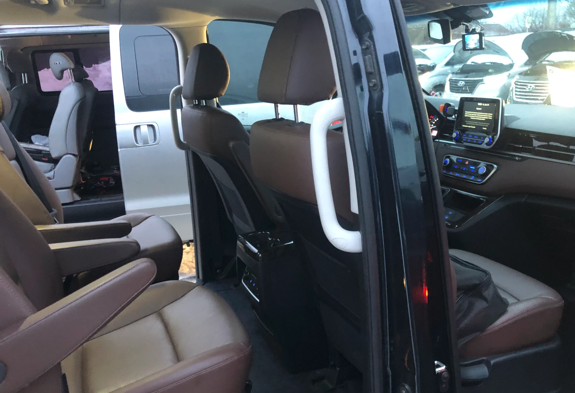 Аренда hyundai grand starex 2020 года в городе Москва Румянцево от 7200 руб./сутки, задний привод, двигатель: дизель, объем 2.5 литров, ОСАГО (Мультидрайв), без водителя, недорого, вид 5 - RentRide