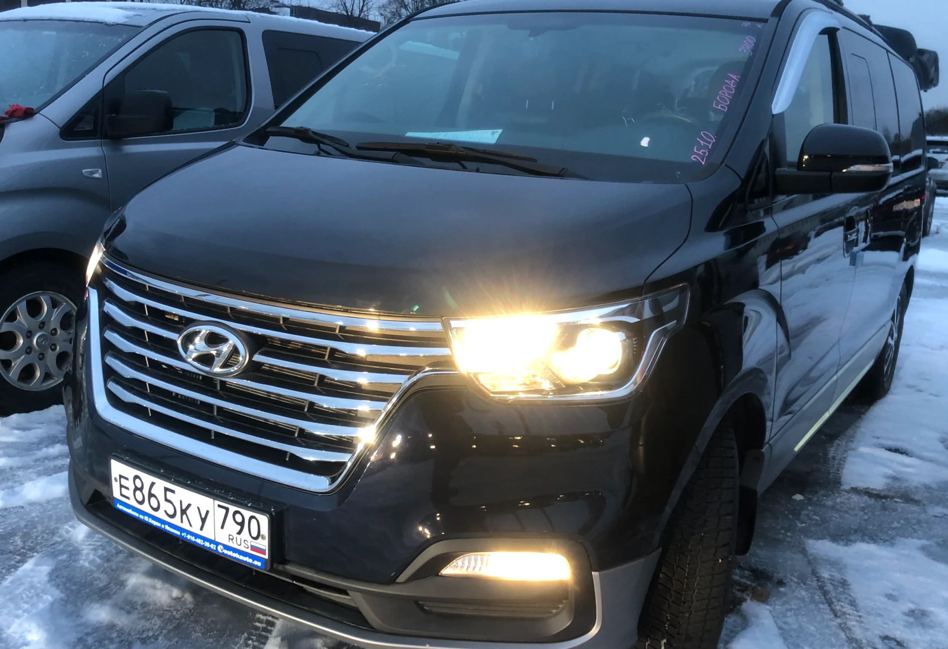 Аренда hyundai grand starex 2020 года в городе Москва Румянцево от 7200 руб./сутки, задний привод, двигатель: дизель, объем 2.5 литров, ОСАГО (Мультидрайв), без водителя, недорого - RentRide